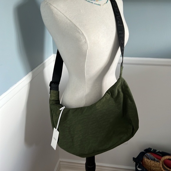 BAGGU Handbags - Medium Nylon Crescent Bag - ***limited edition GREEN